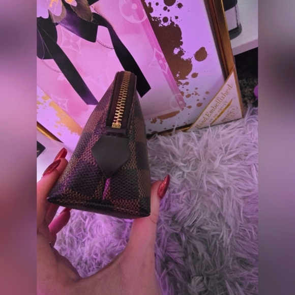 Louis Vuitton Brown Damier Small Cosmetic 💄 Pouch (EUC)(COA) - Picture 5 of 11